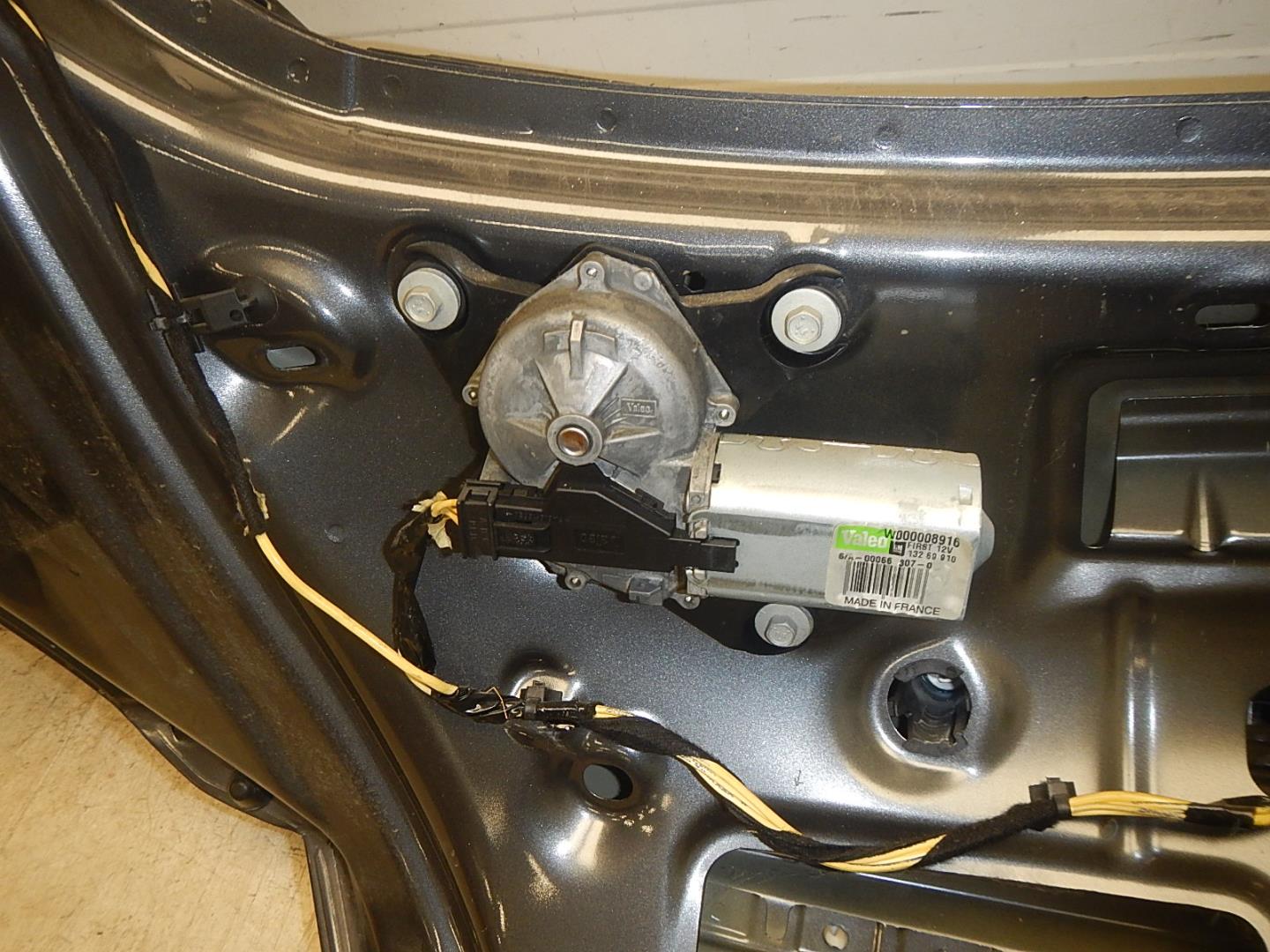 Дверь багажника