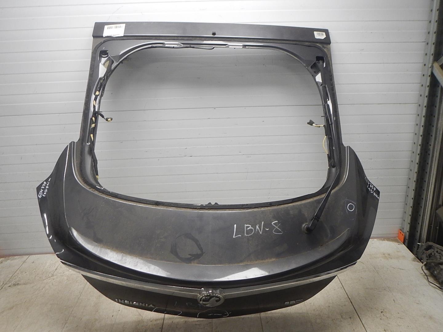 Дверь багажника