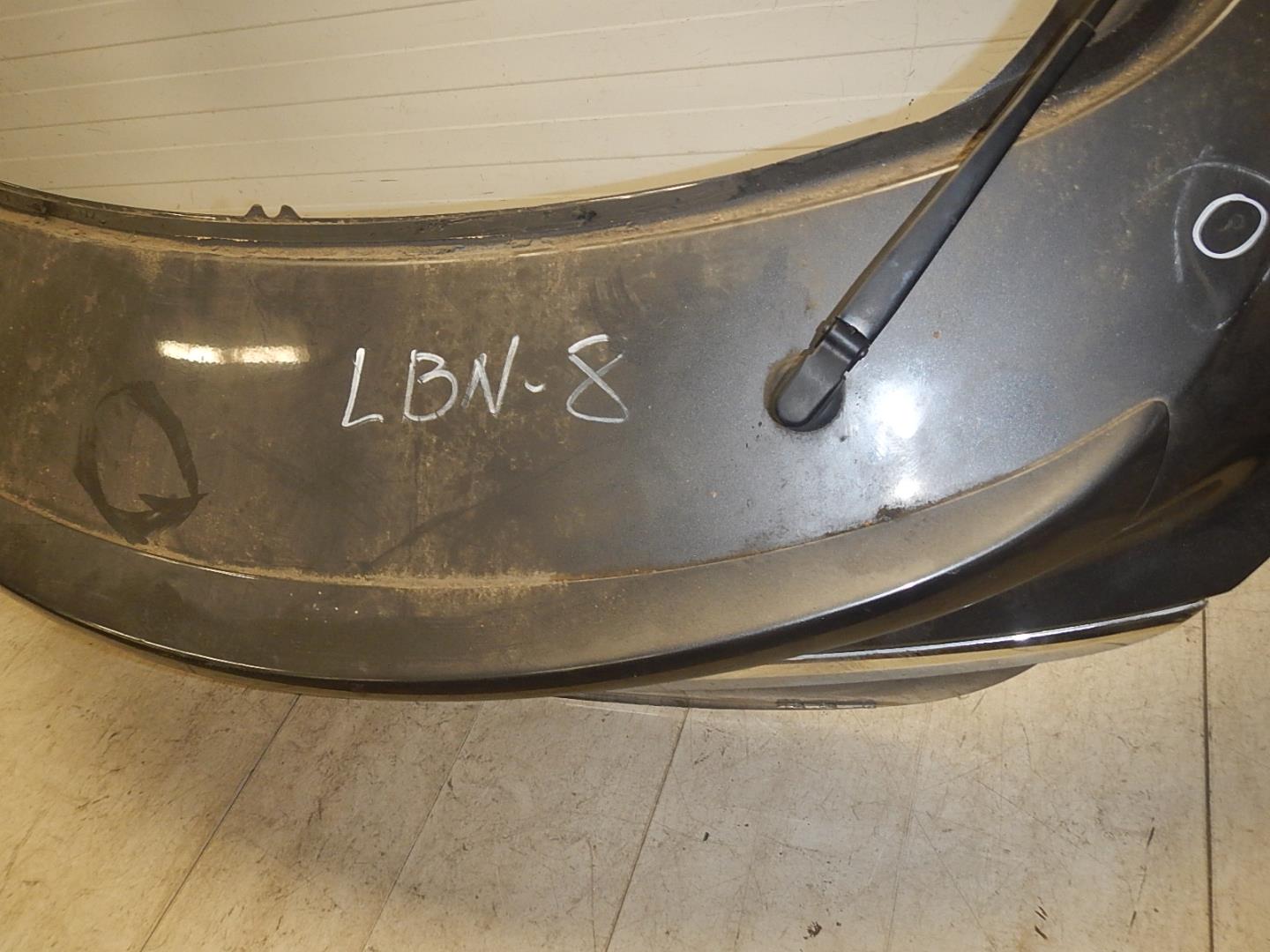 Дверь багажника