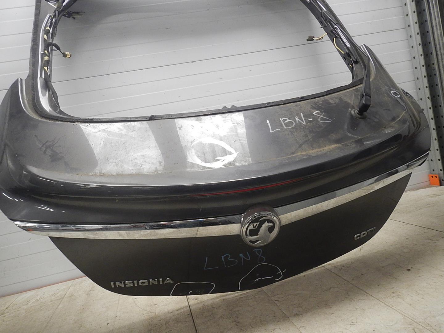 Дверь багажника