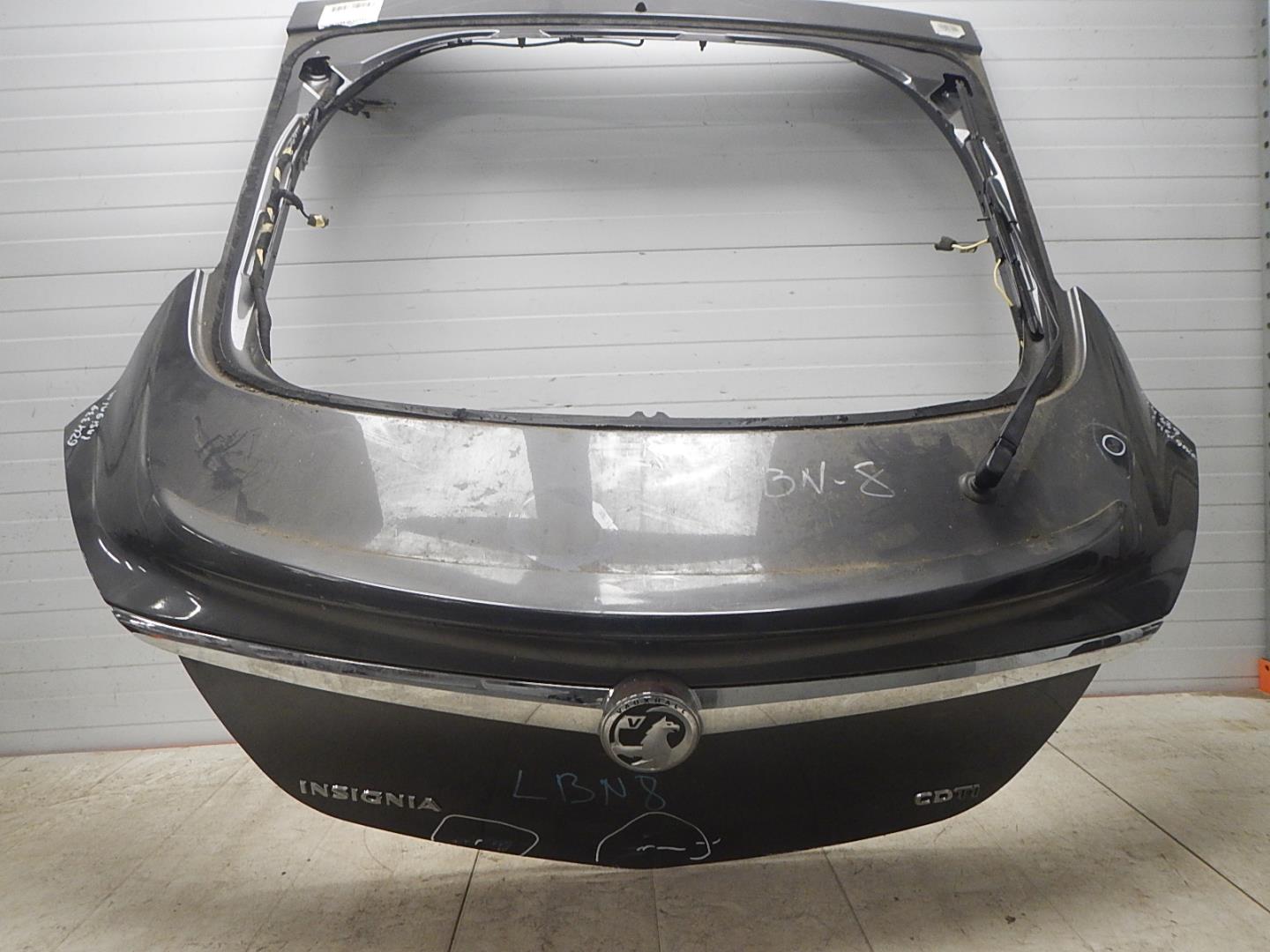 Дверь багажника