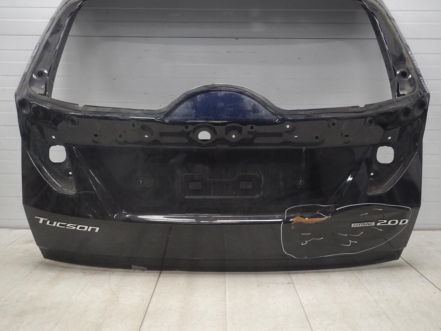 Дверь багажника