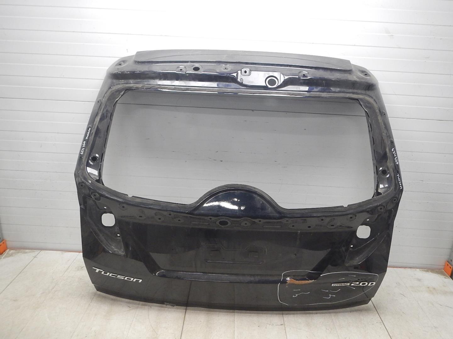 Дверь багажника