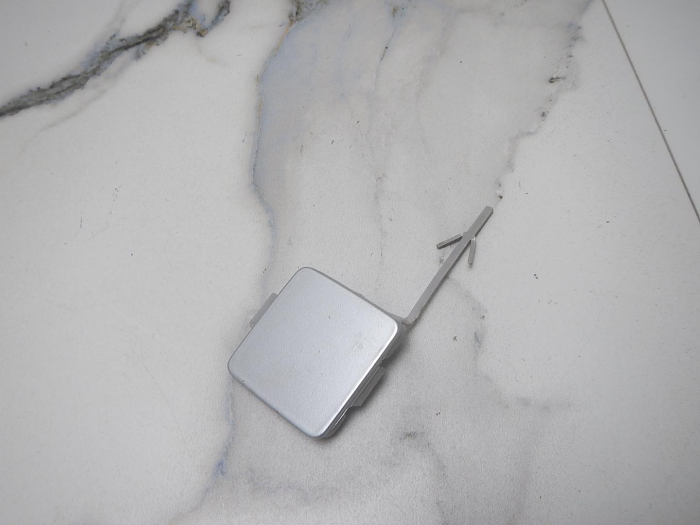 Заглушка буксировочного крюка