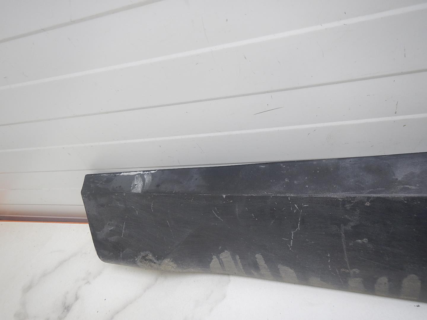 Молдинг передней левой двери