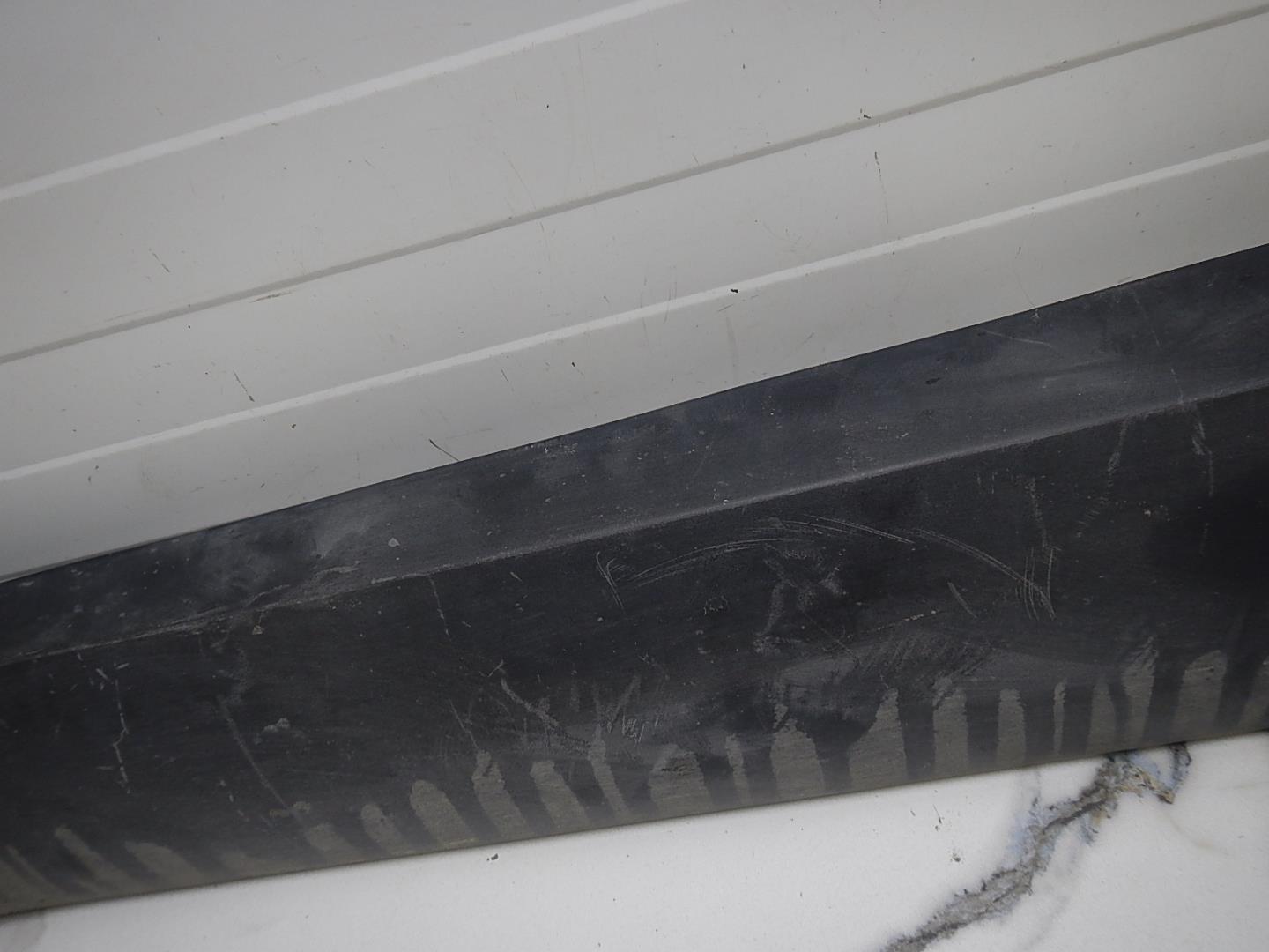 Молдинг передней левой двери