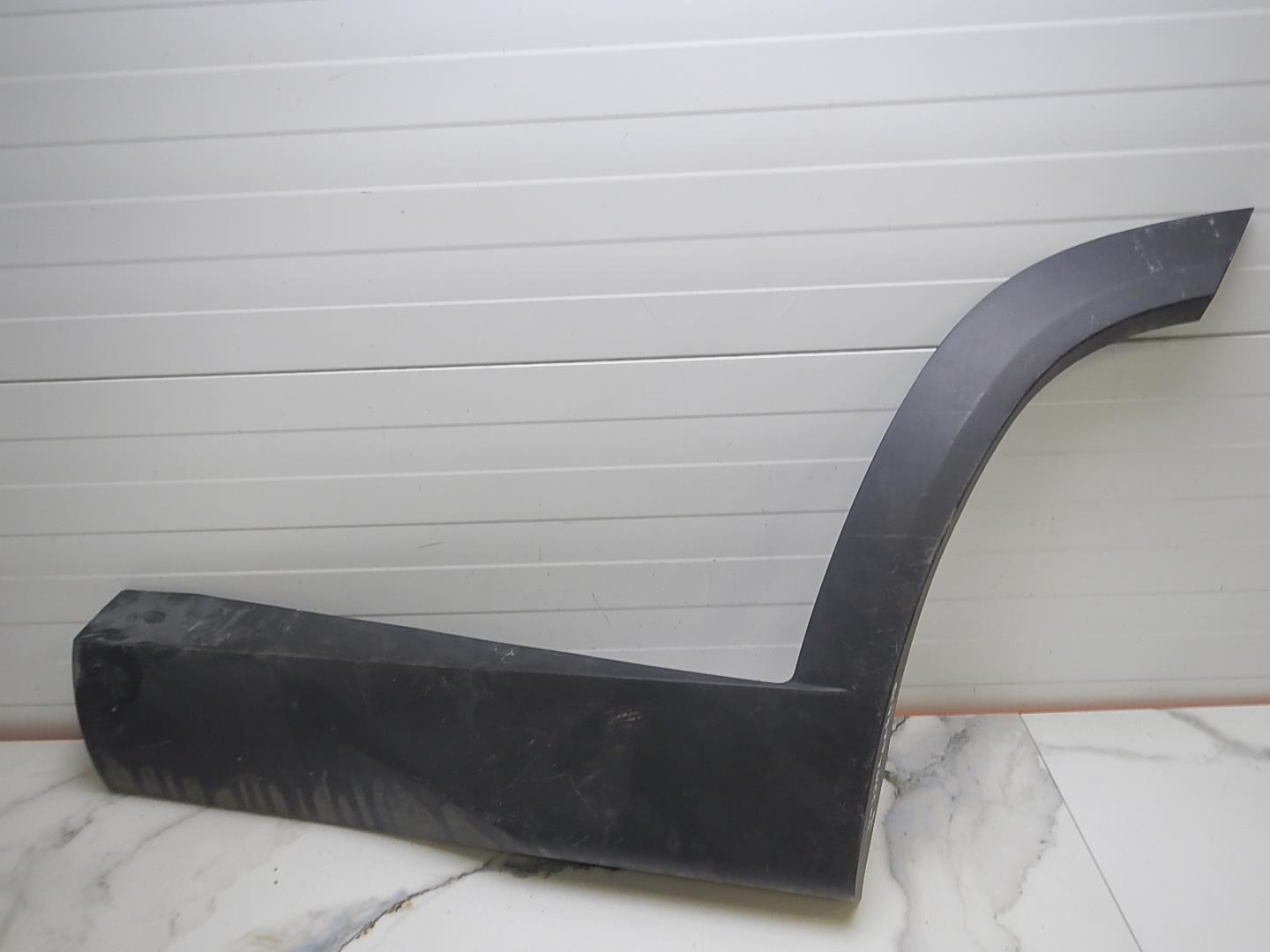 Молдинг задней левой двери