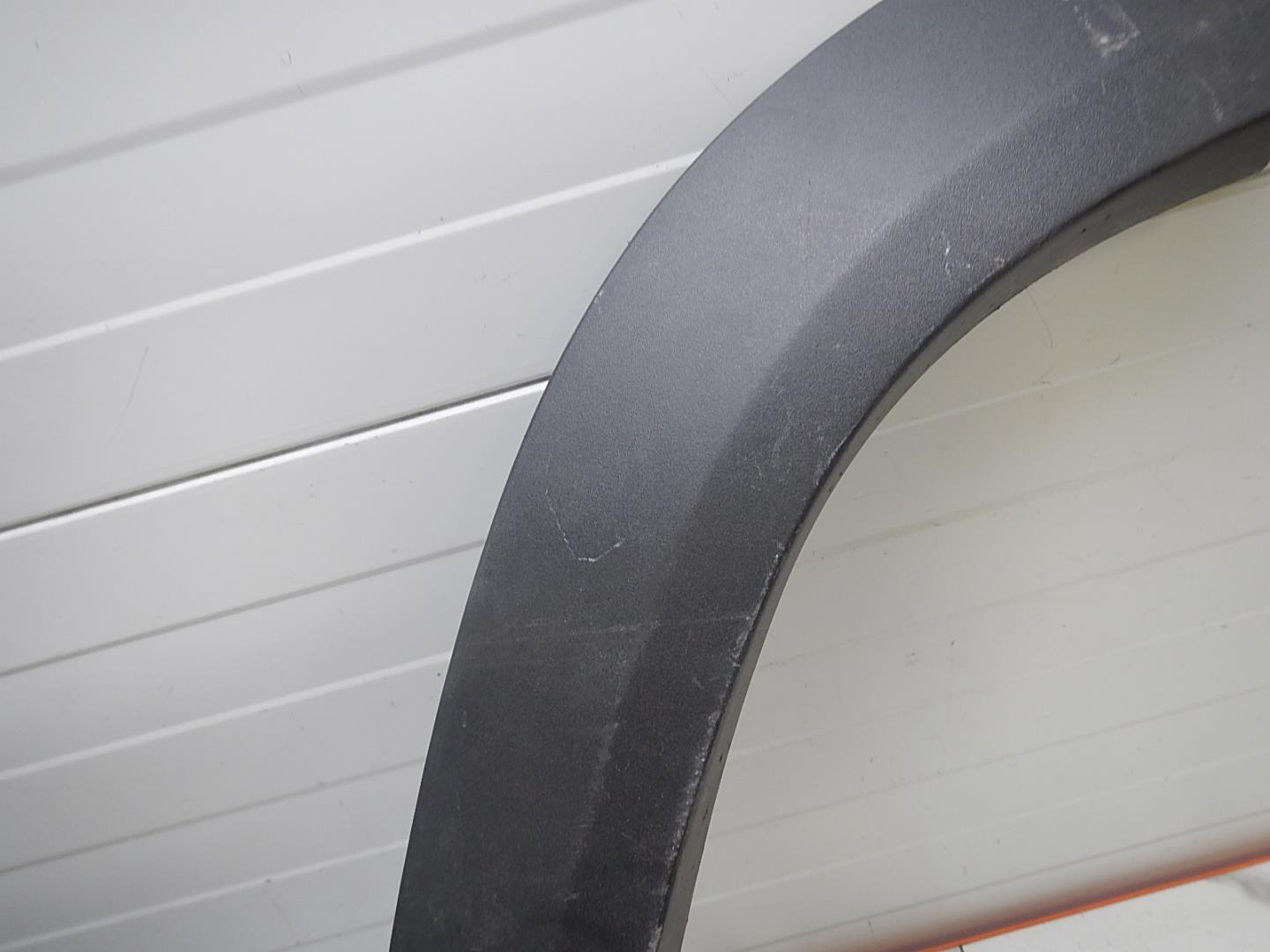 Молдинг задней левой двери