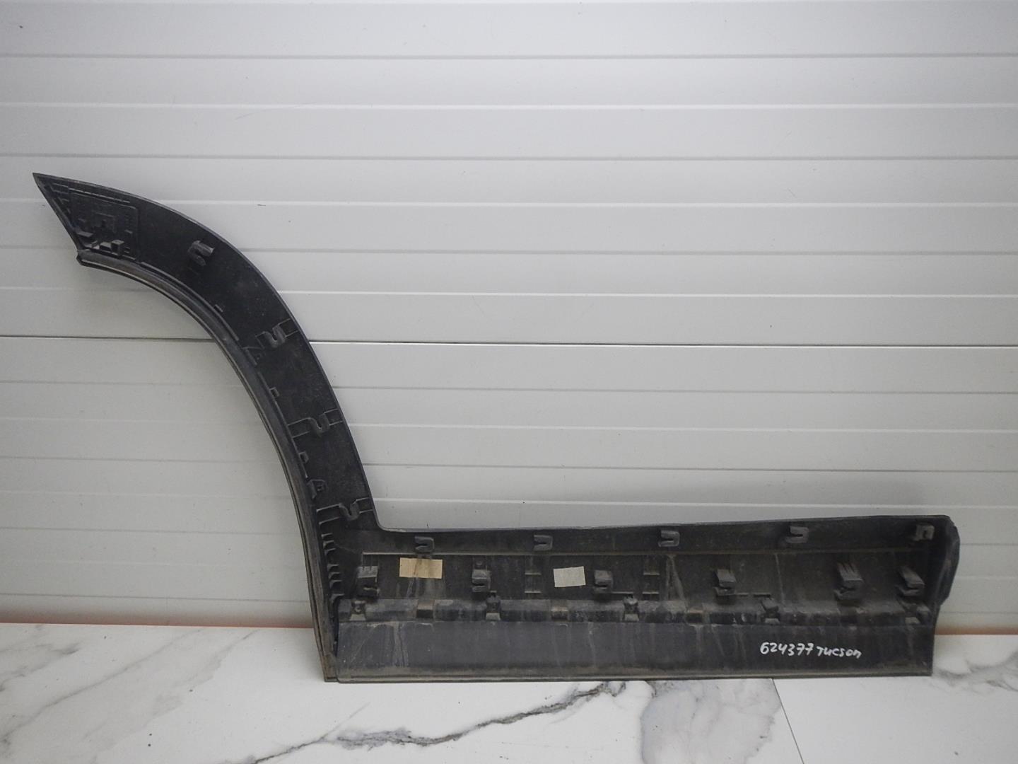 Молдинг задней левой двери