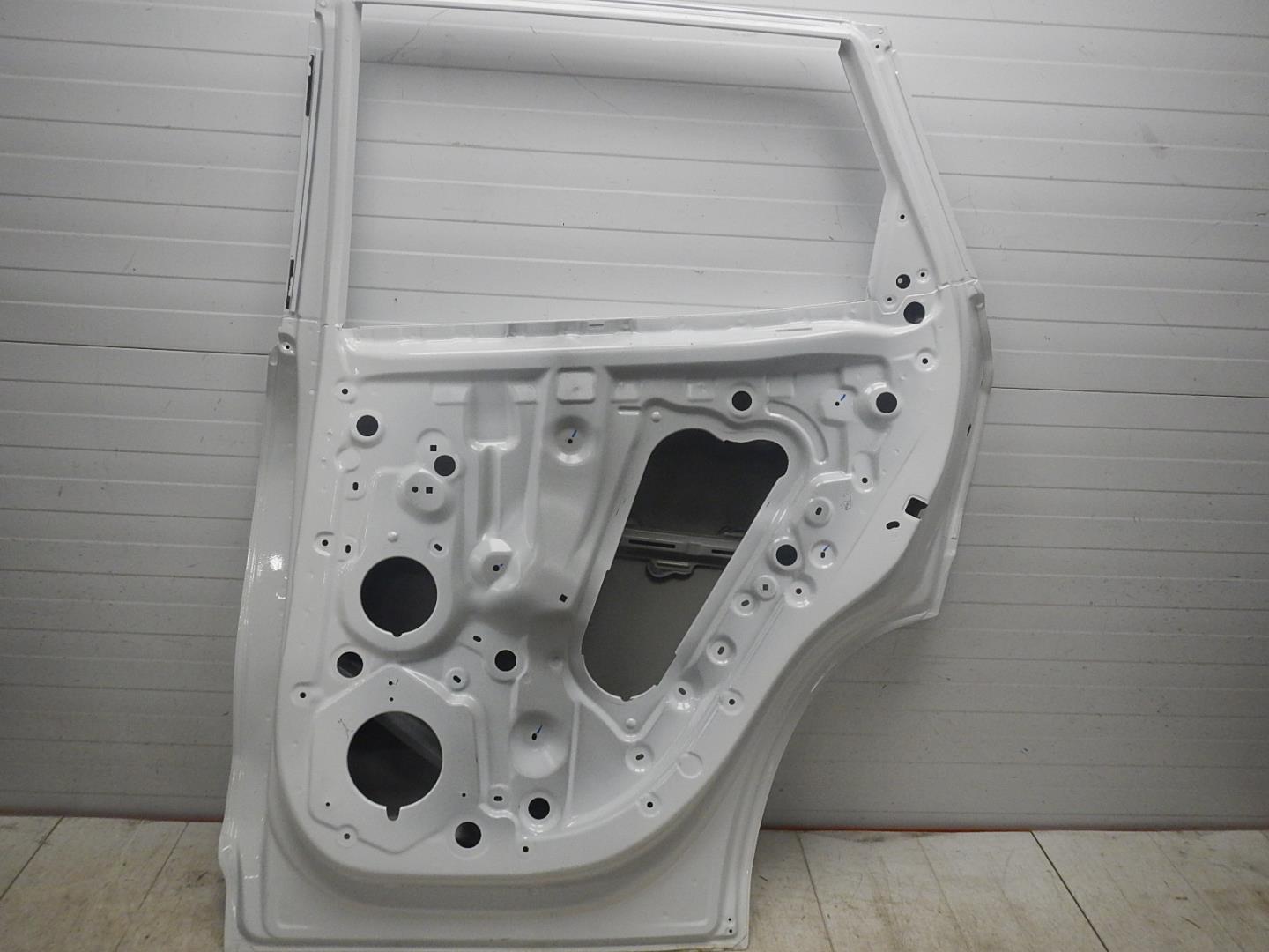 Дверь задняя правая