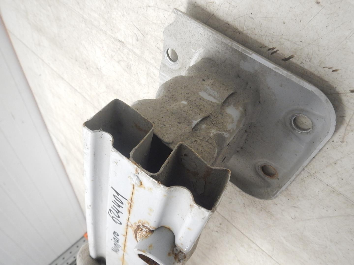 Усилитель заднего бампера