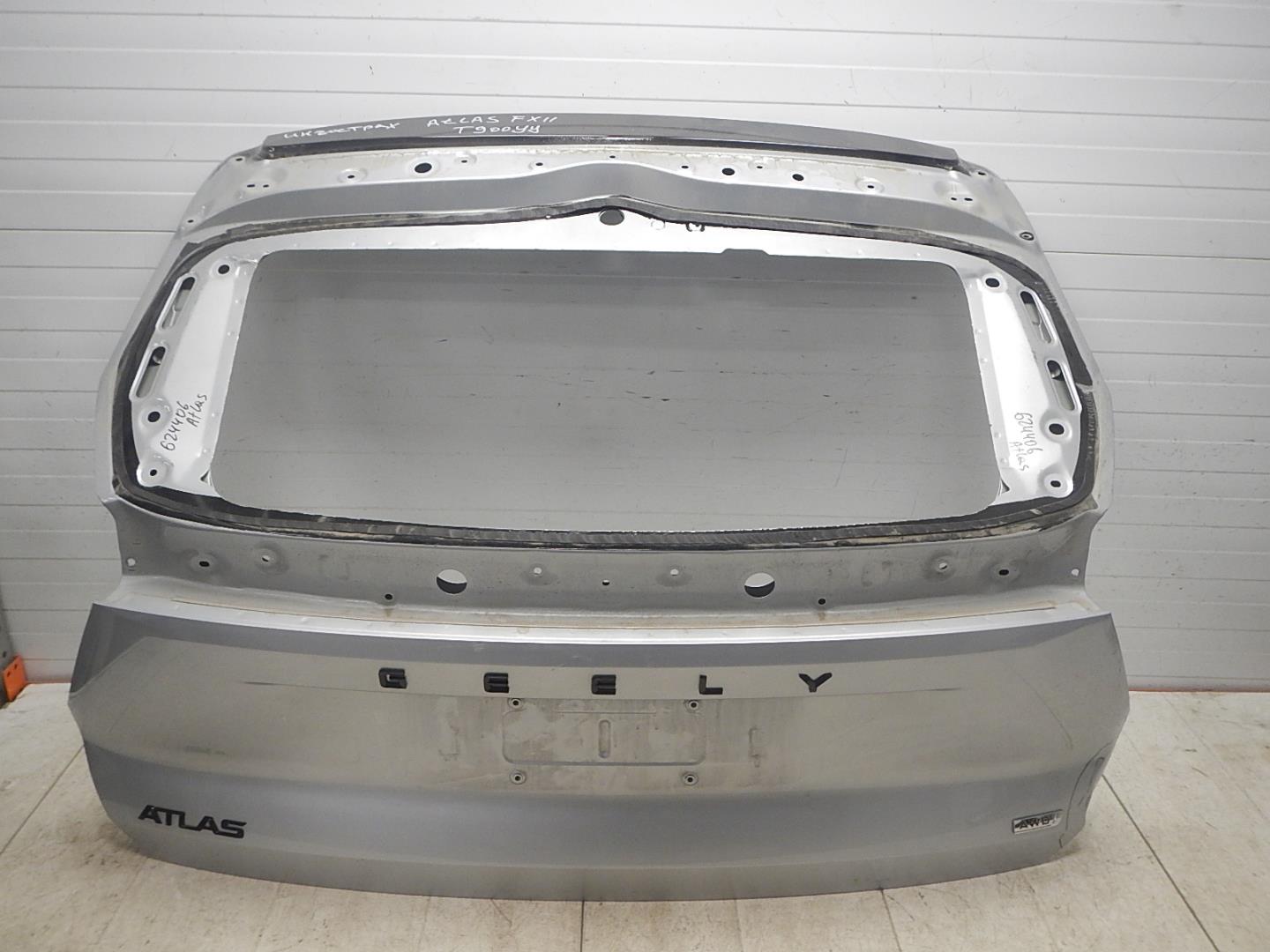 Дверь багажника