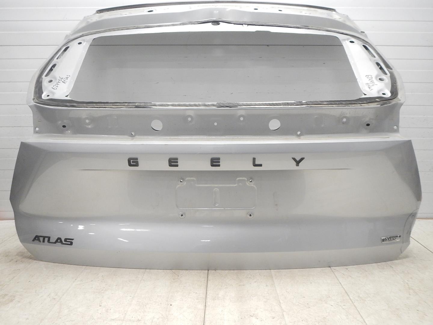 Дверь багажника