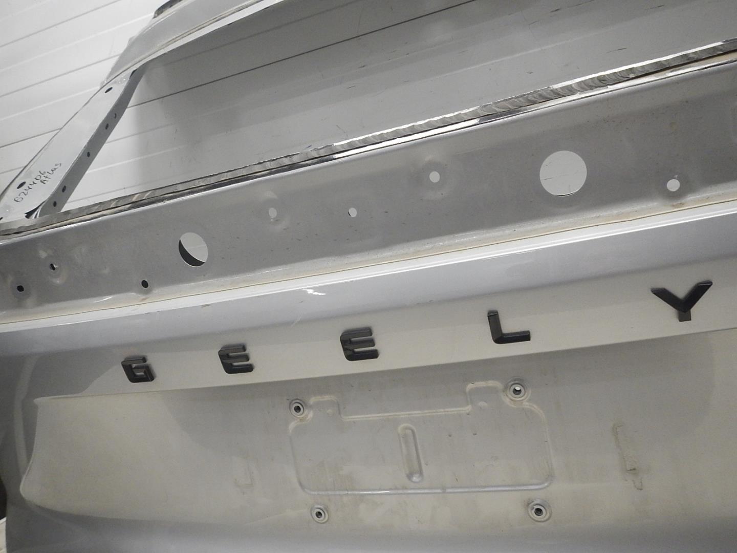 Дверь багажника