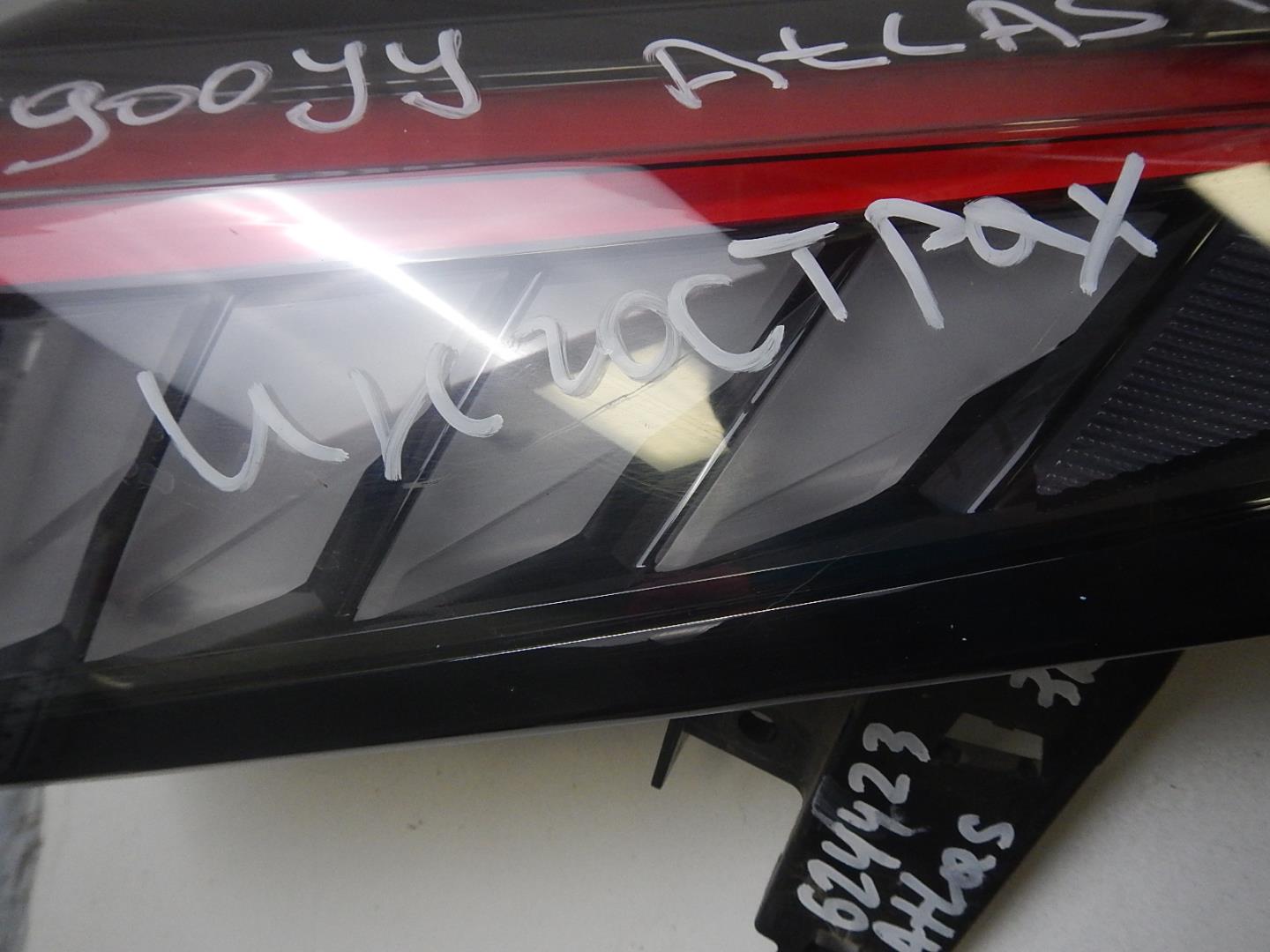 Фонарь задний правый