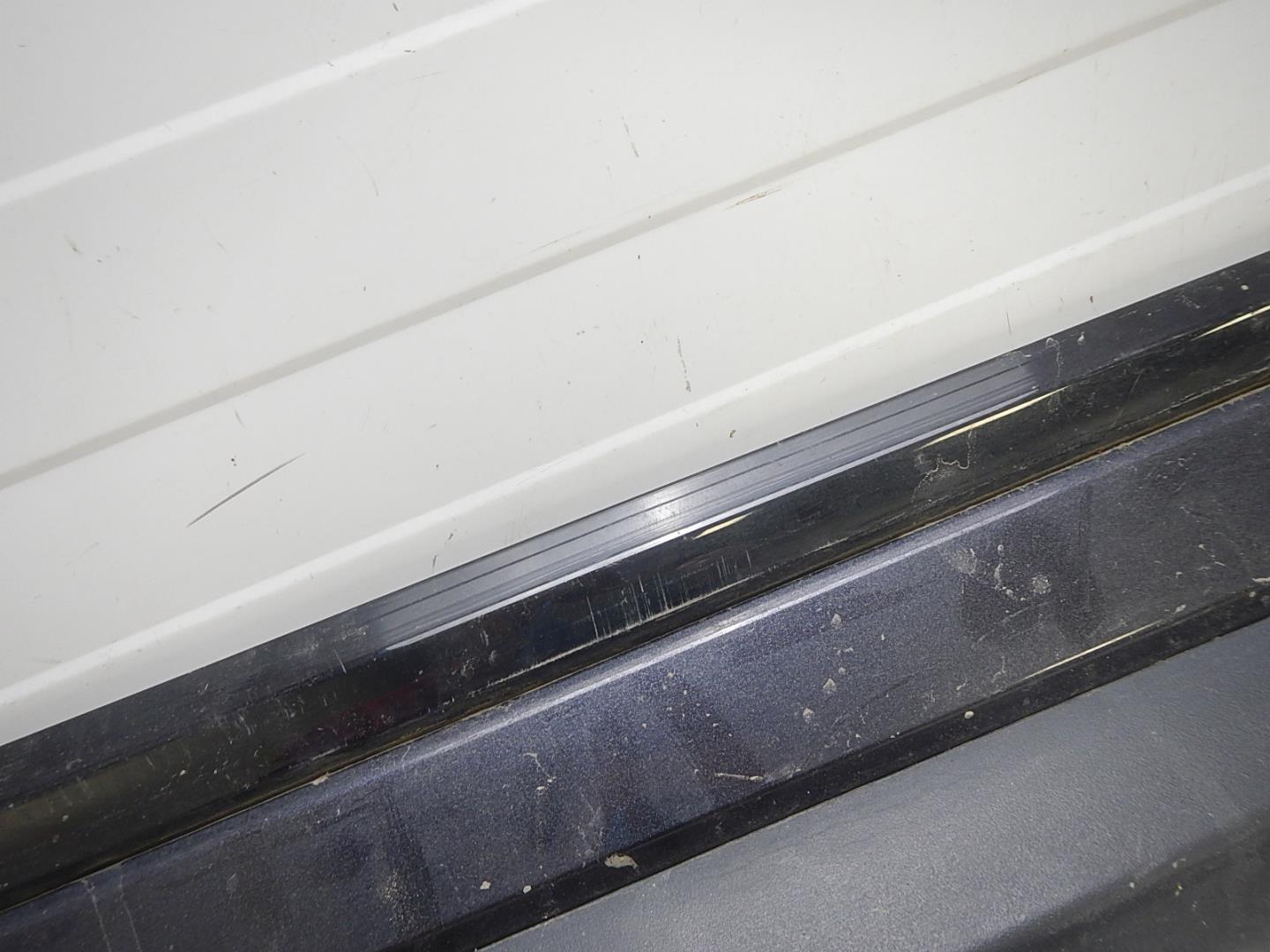 Молдинг передней правой двери