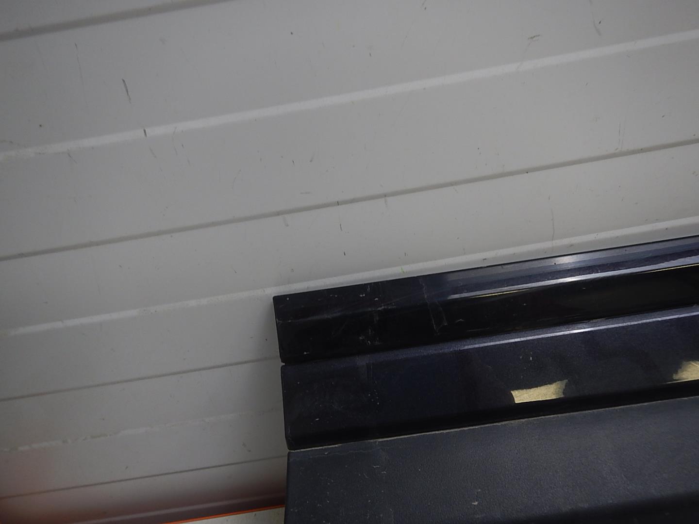 Молдинг передней правой двери