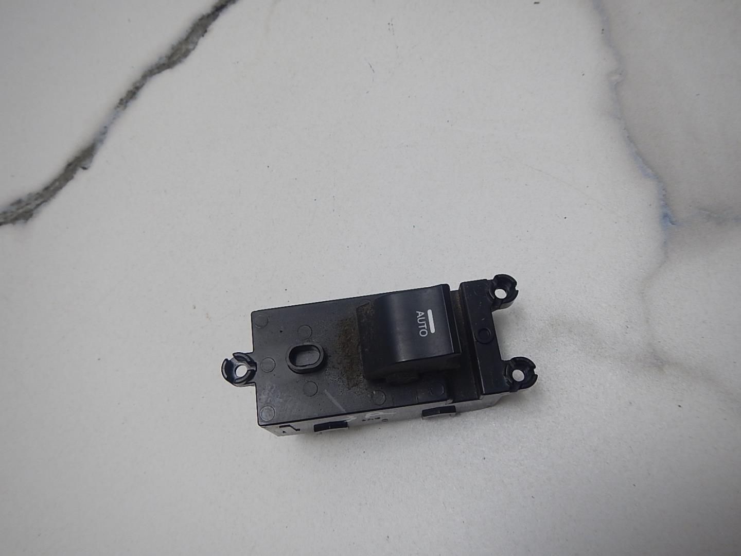 Кнопка стеклоподъемника