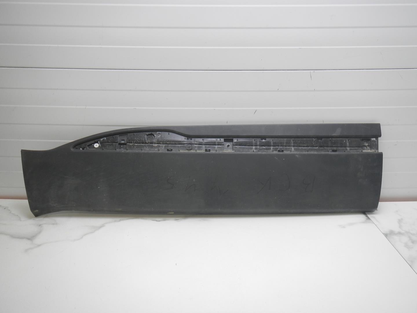 Молдинг передней левой двери