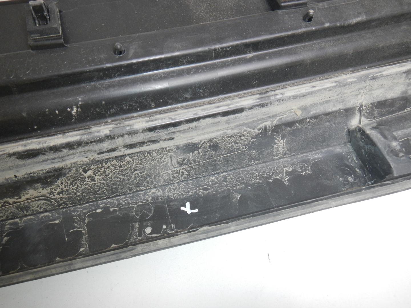 Молдинг передней левой двери