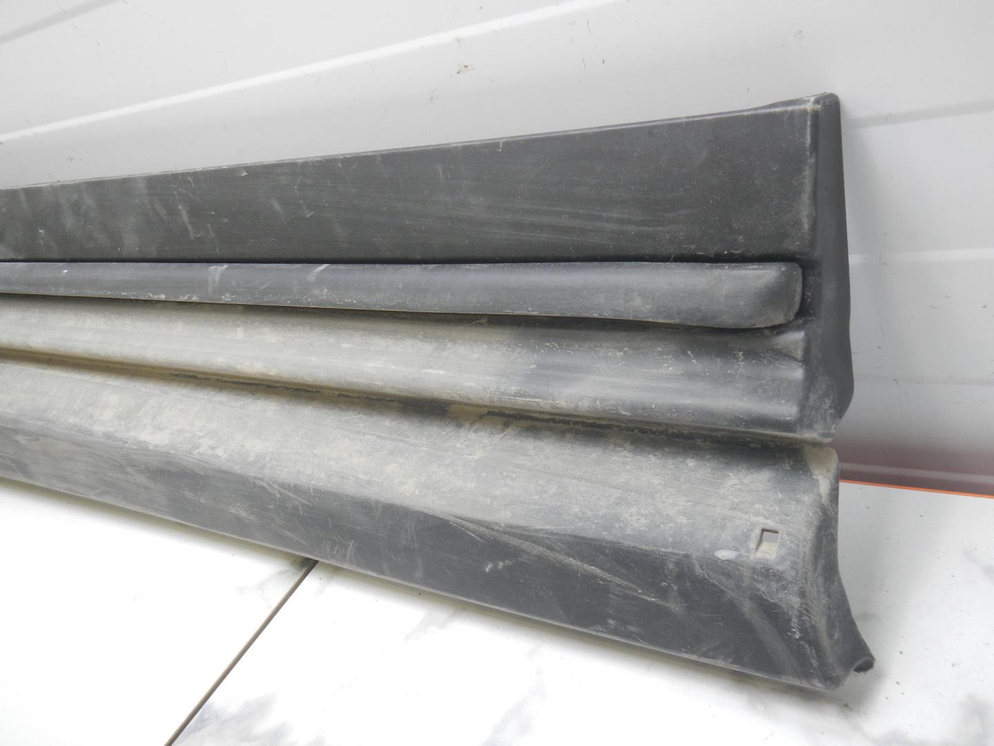 Молдинг передней левой двери