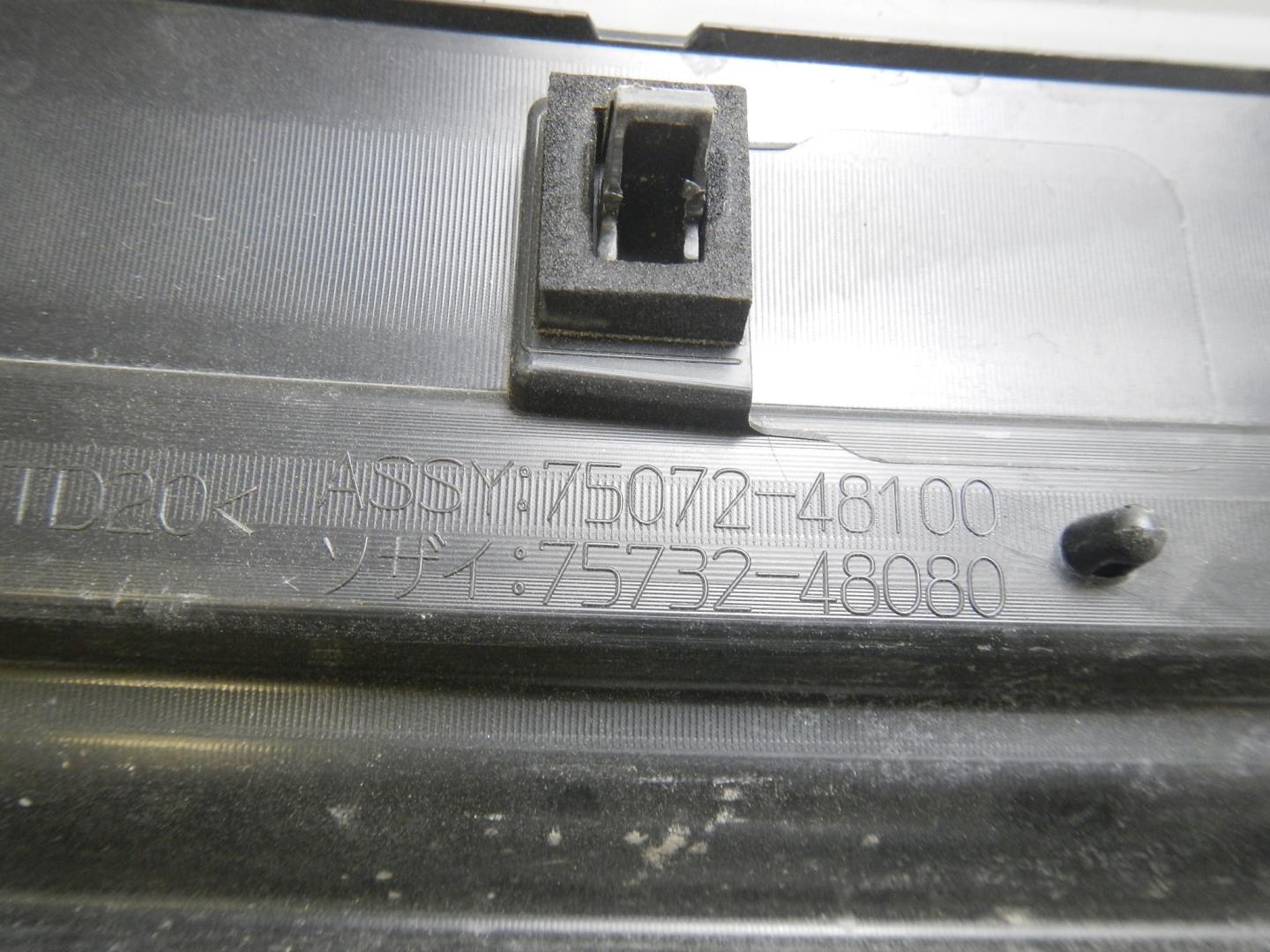 Молдинг передней левой двери