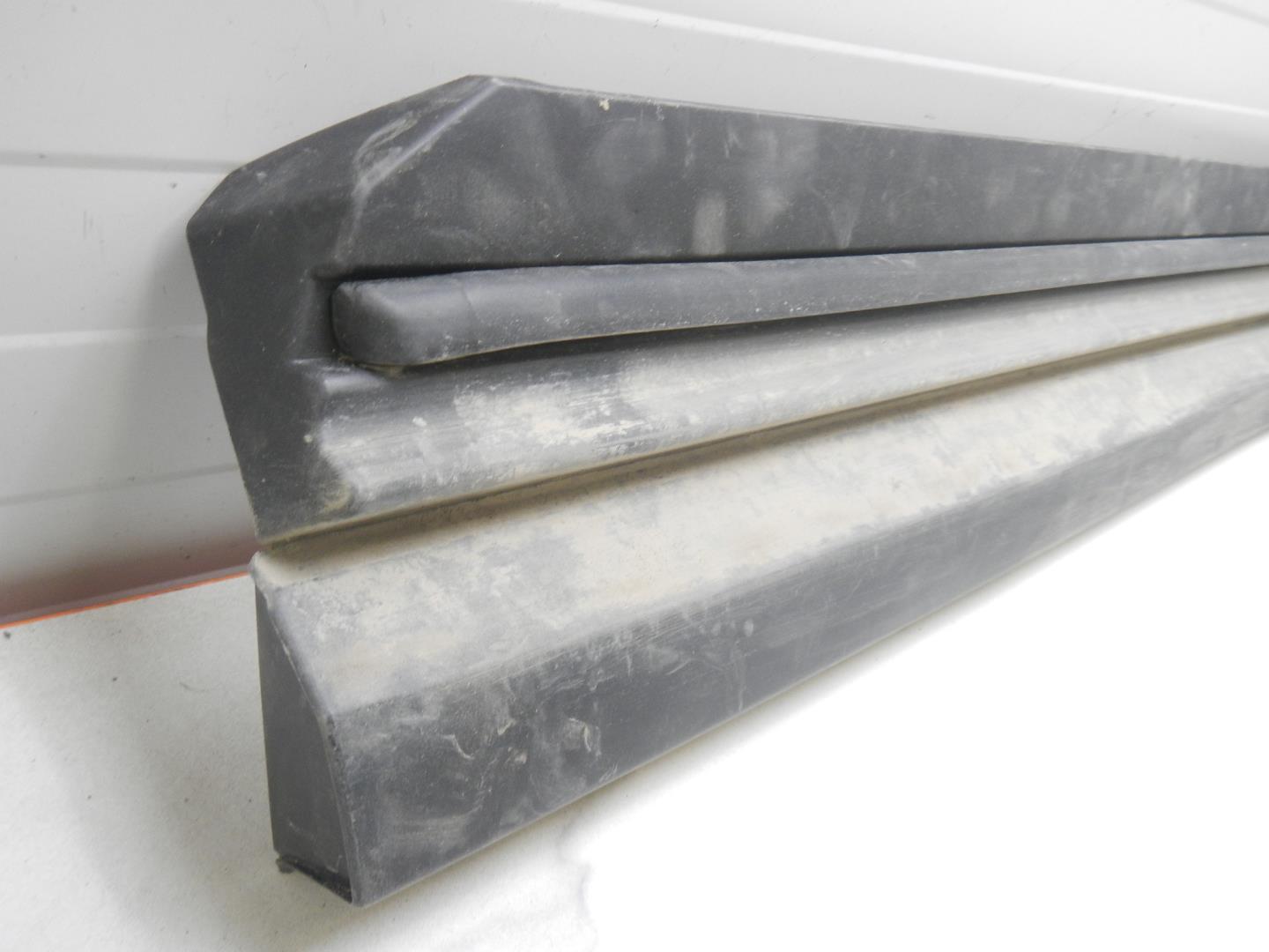 Молдинг передней левой двери