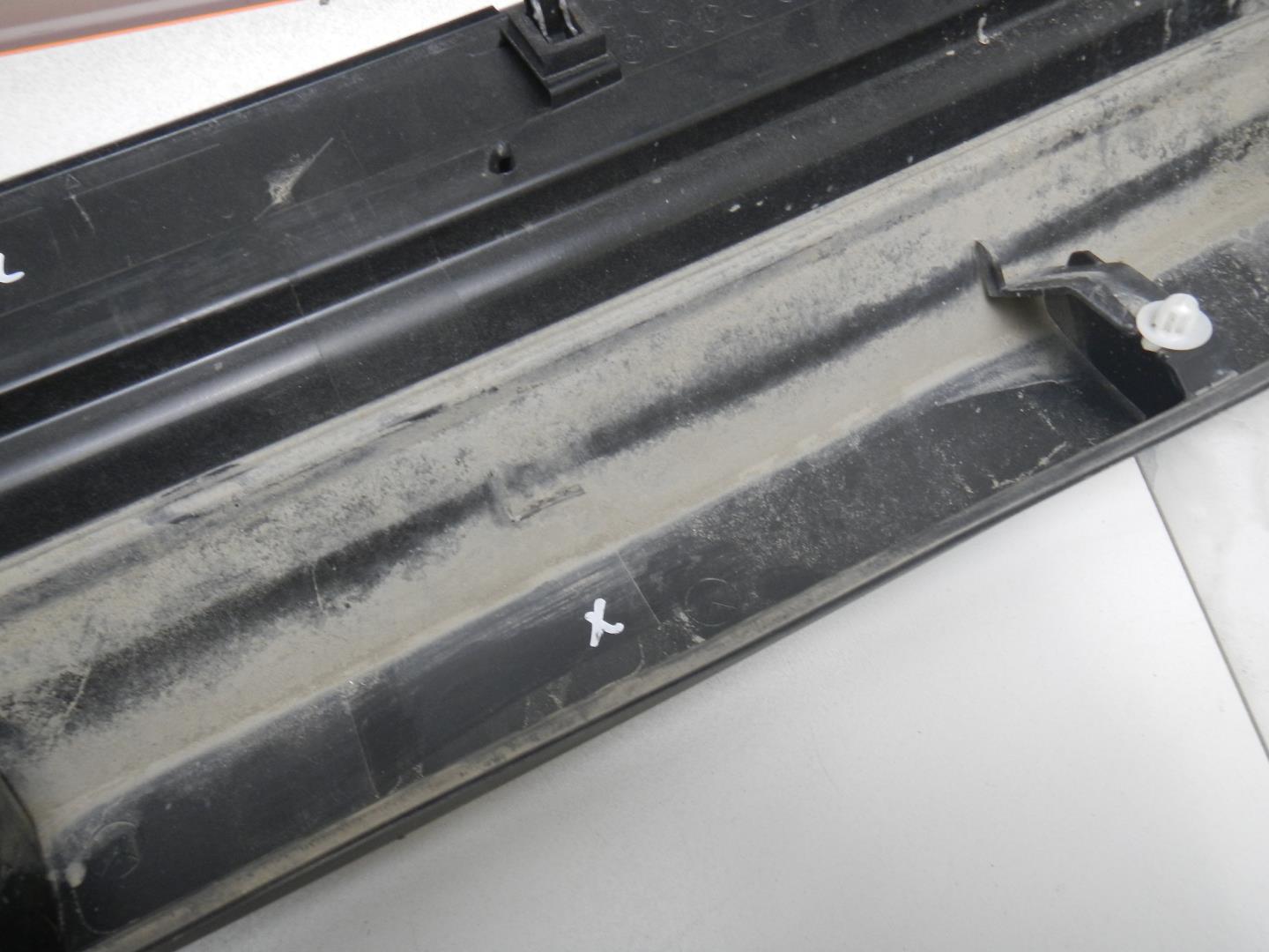 Молдинг передней левой двери