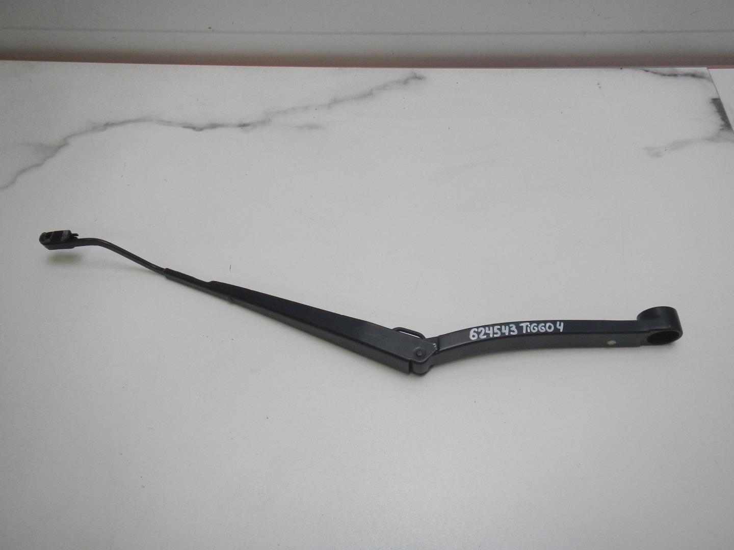 Поводок стеклоочистителя передний левый