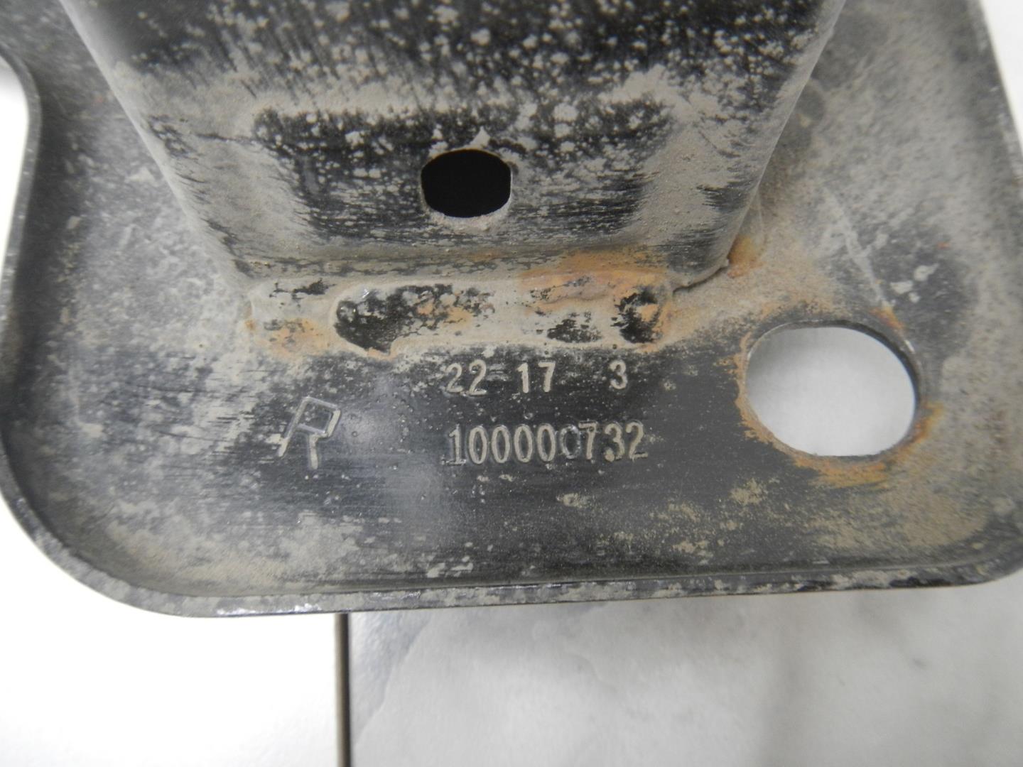 Усилитель переднего бампера