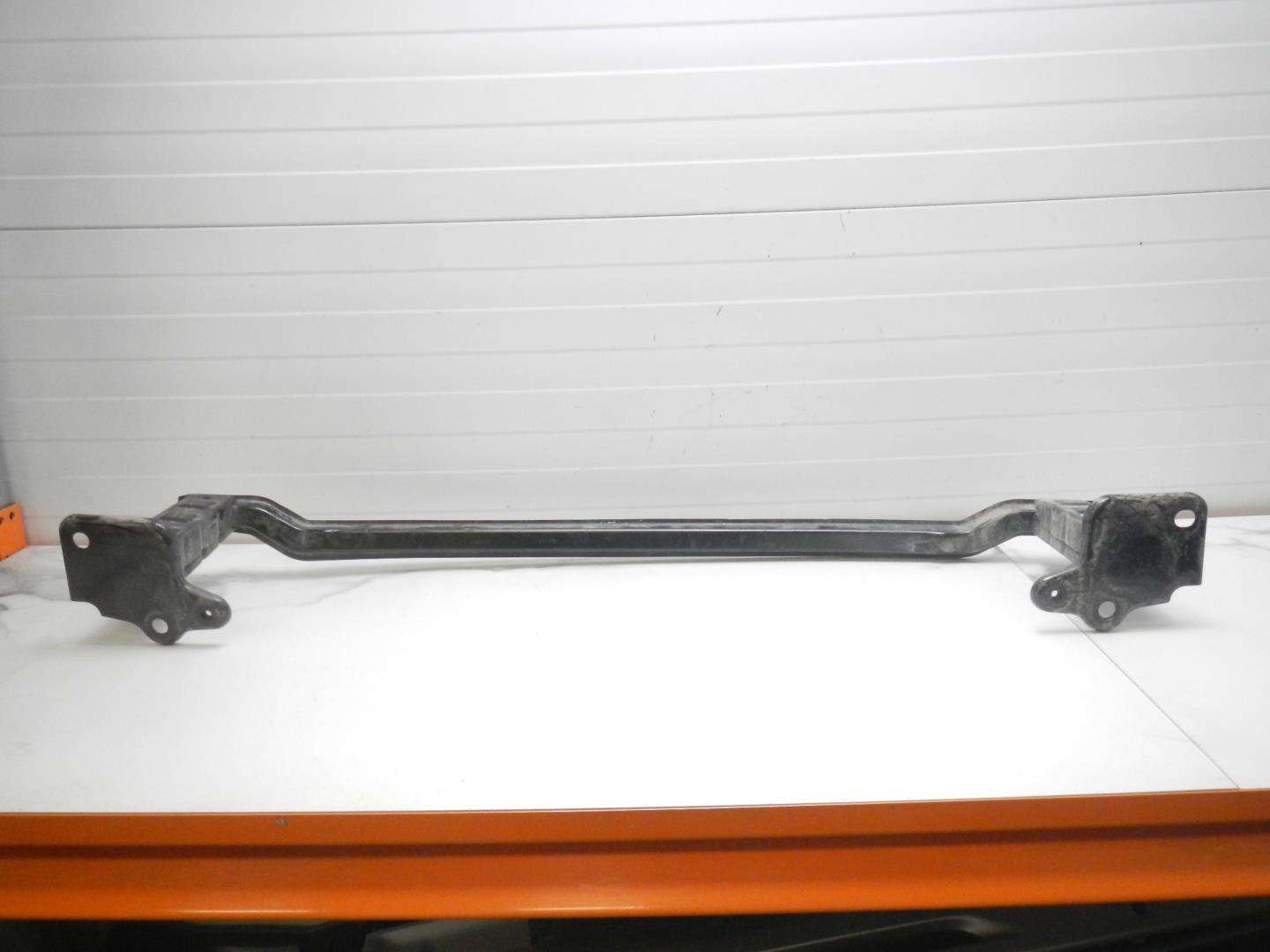 Усилитель переднего бампера