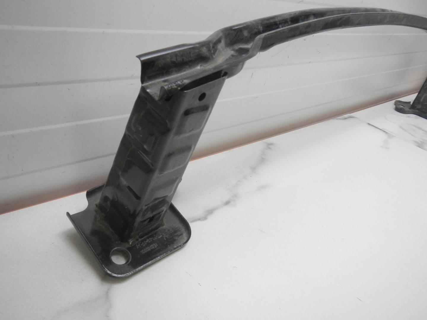 Усилитель переднего бампера