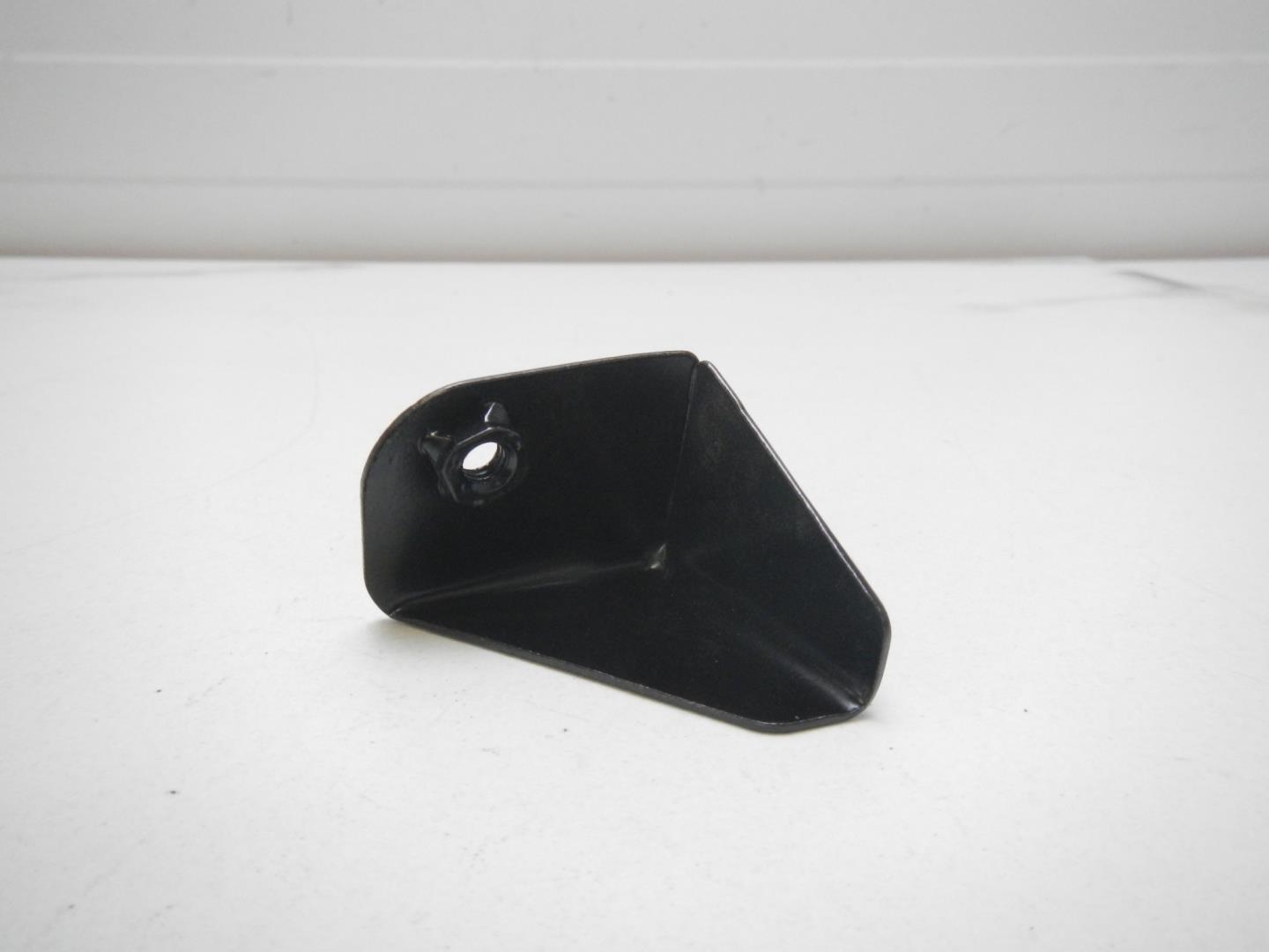 Кронштейн фар правый