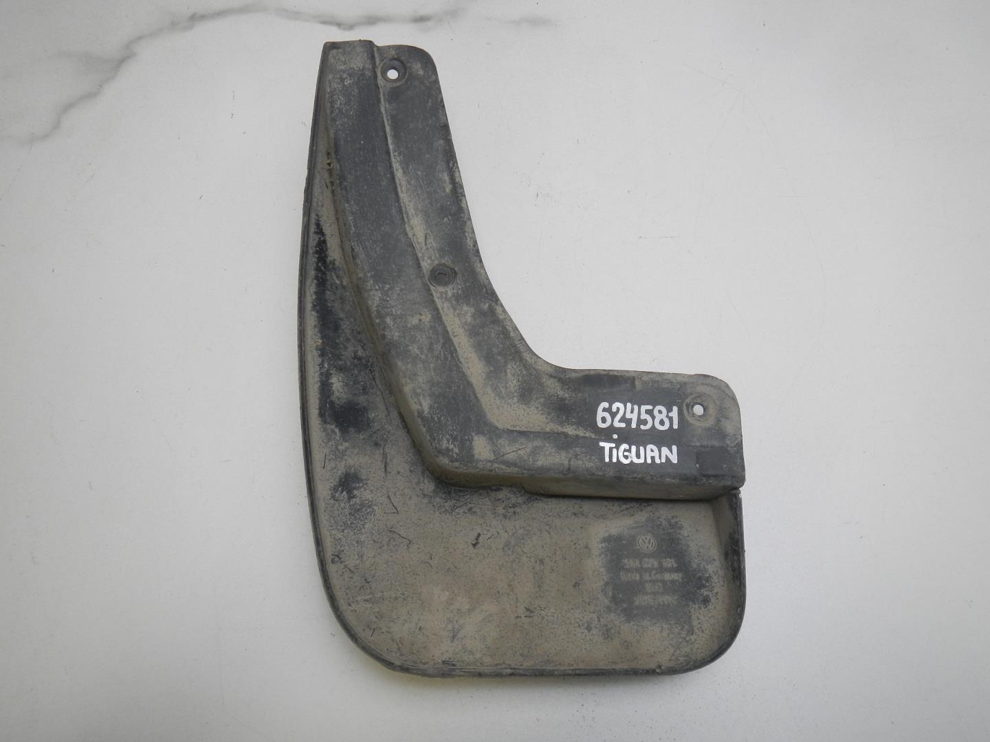 Брызговик задний правый