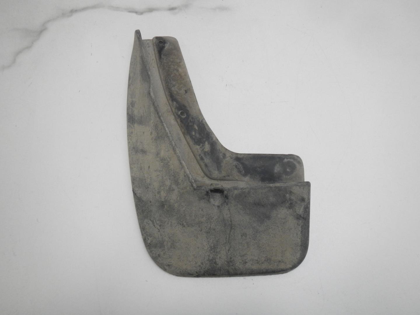 Брызговик задний левый