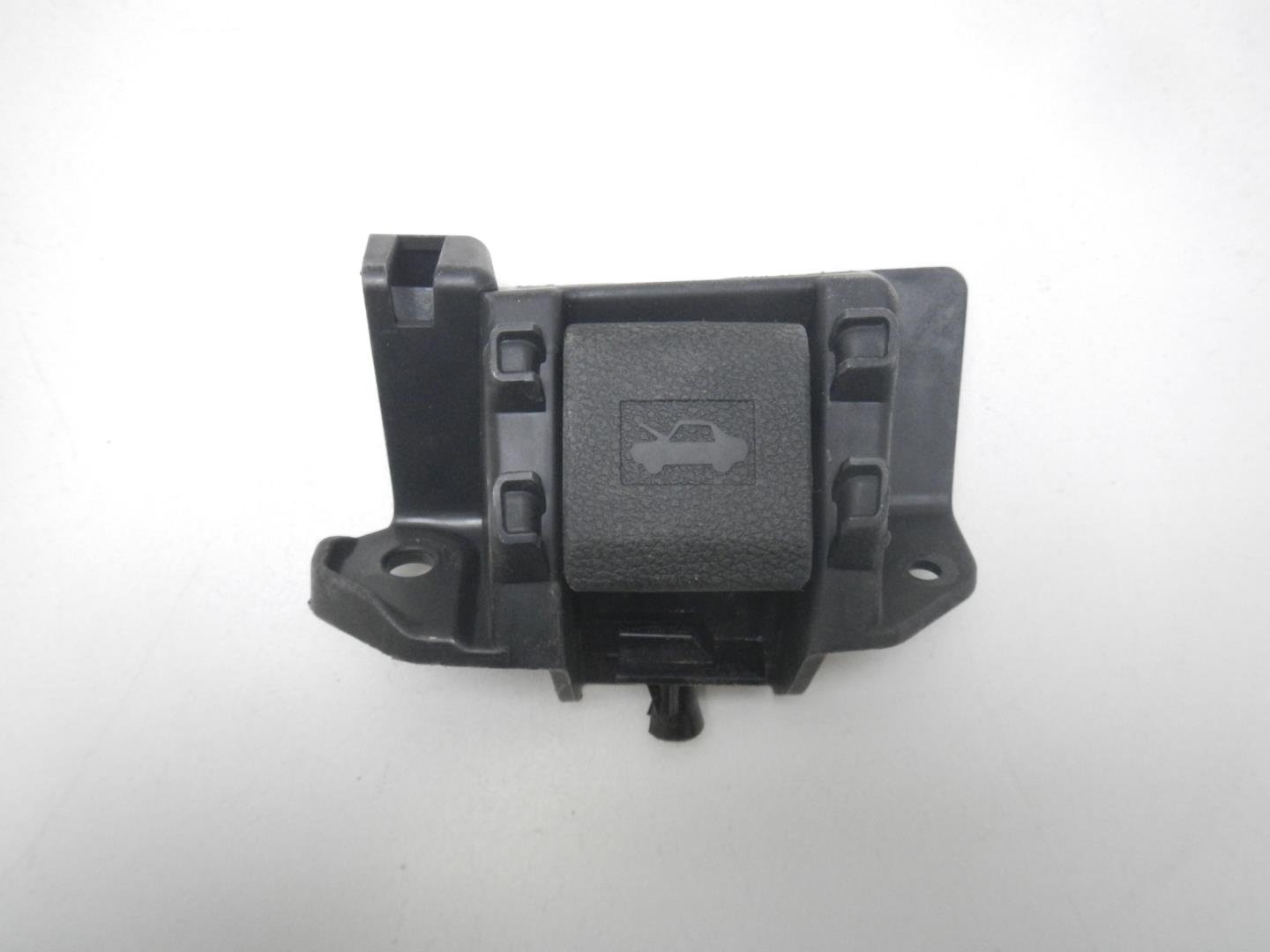 Ручка открывания капота