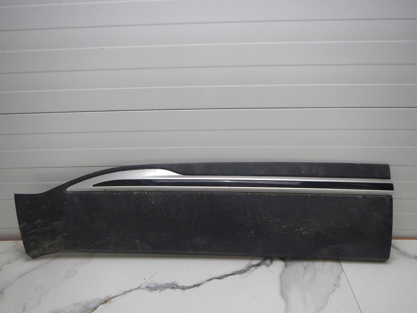 Молдинг передней левой двери