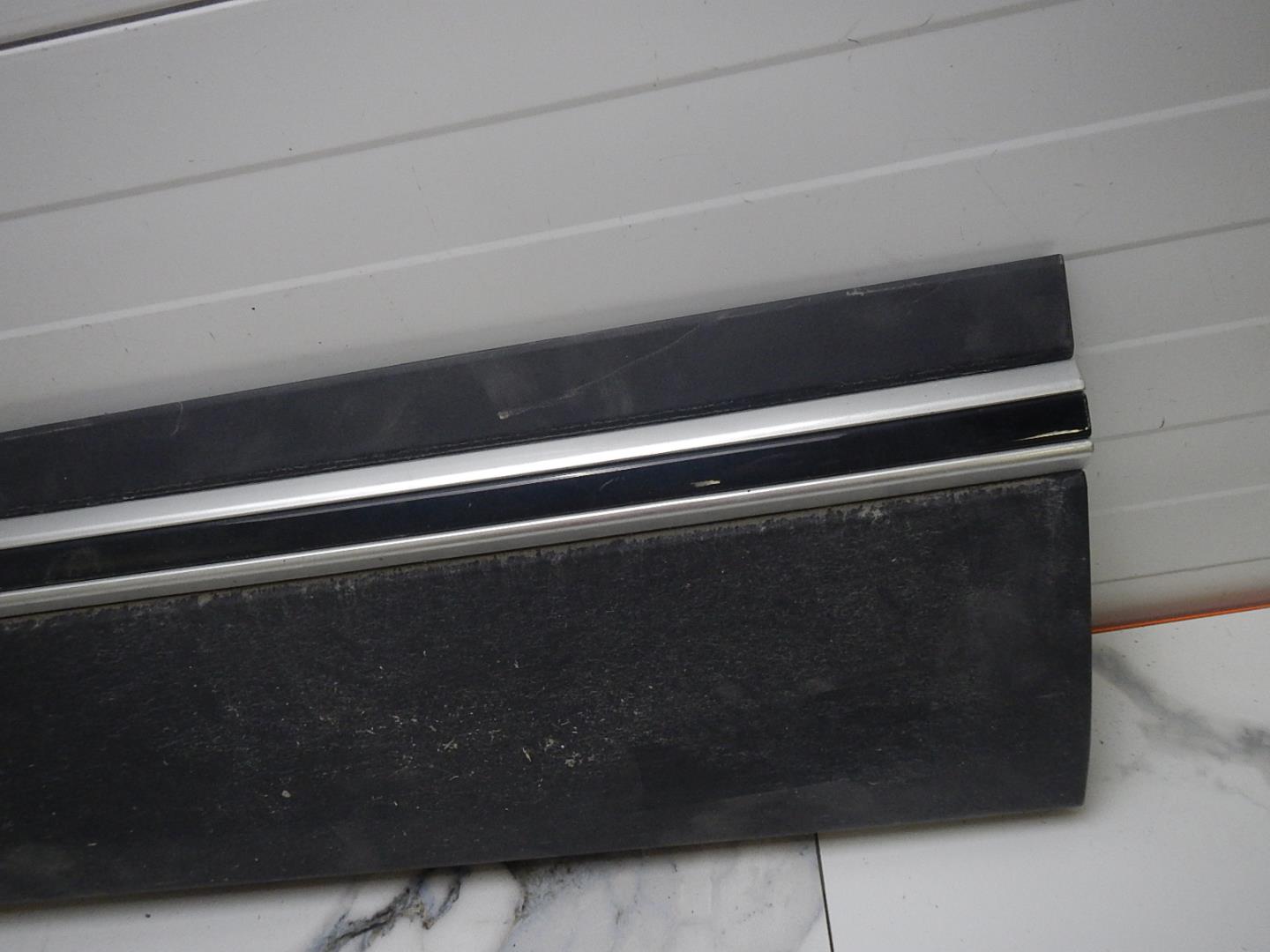 Молдинг передней левой двери