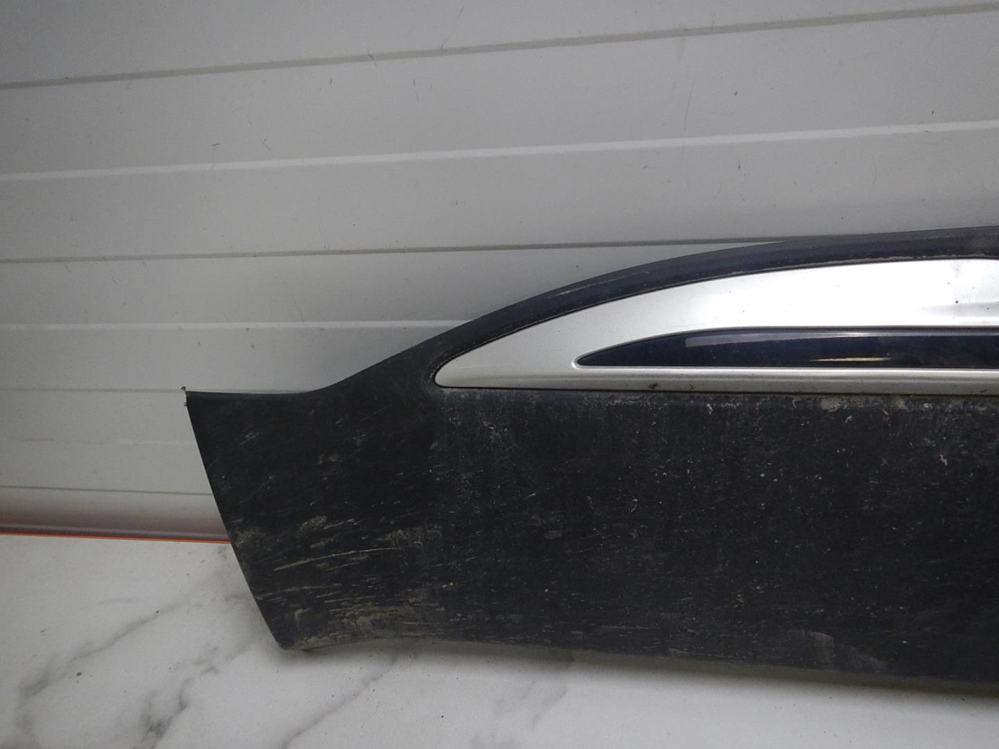 Молдинг передней левой двери