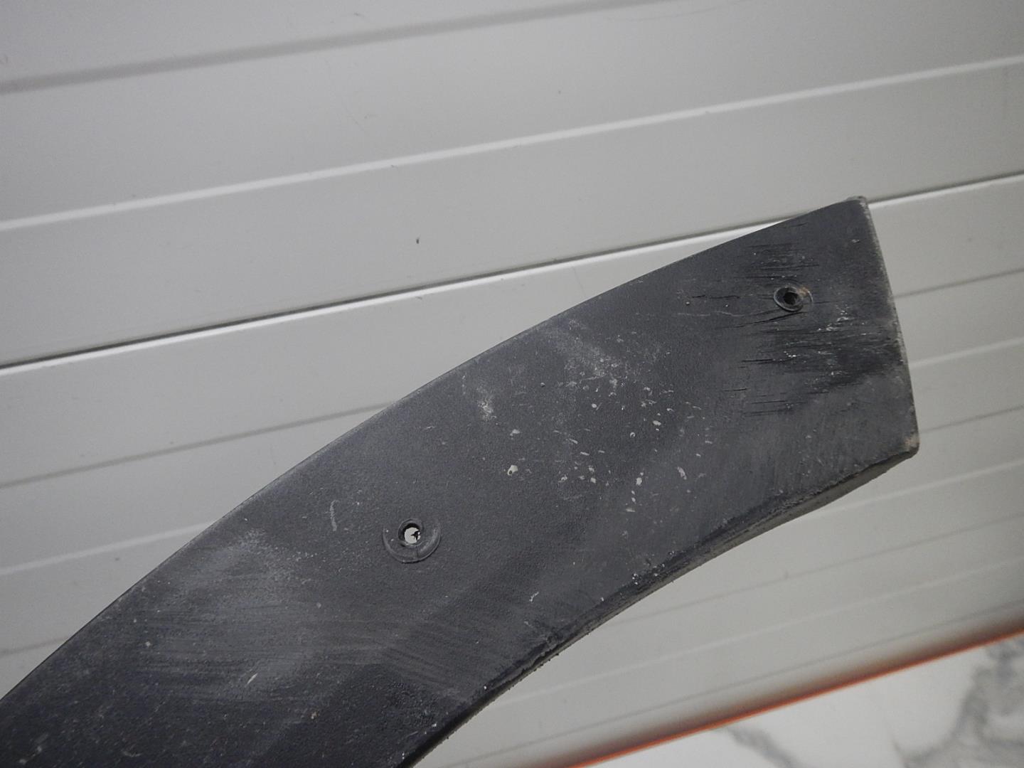 Молдинг задней левой двери