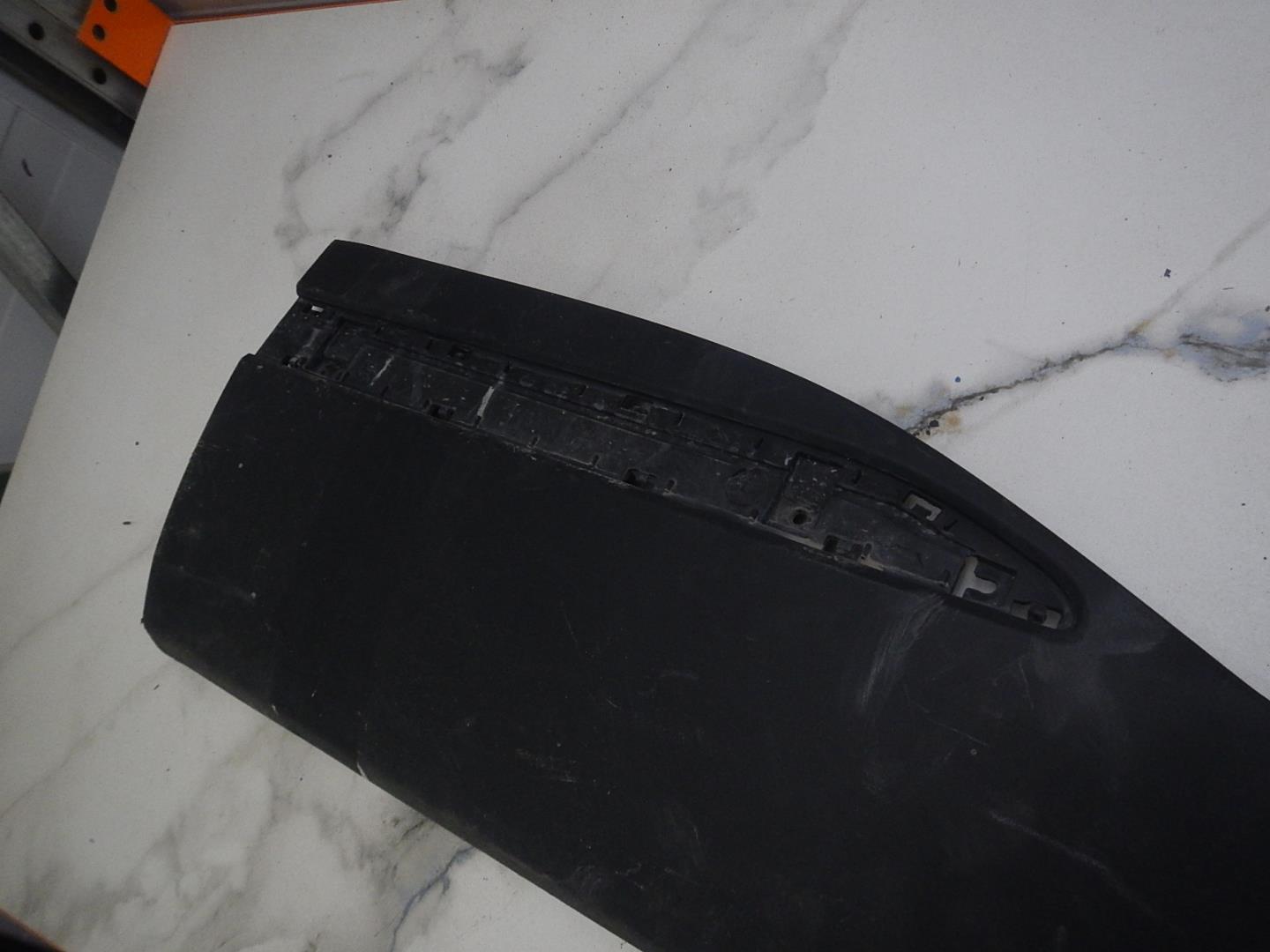 Молдинг задней левой двери