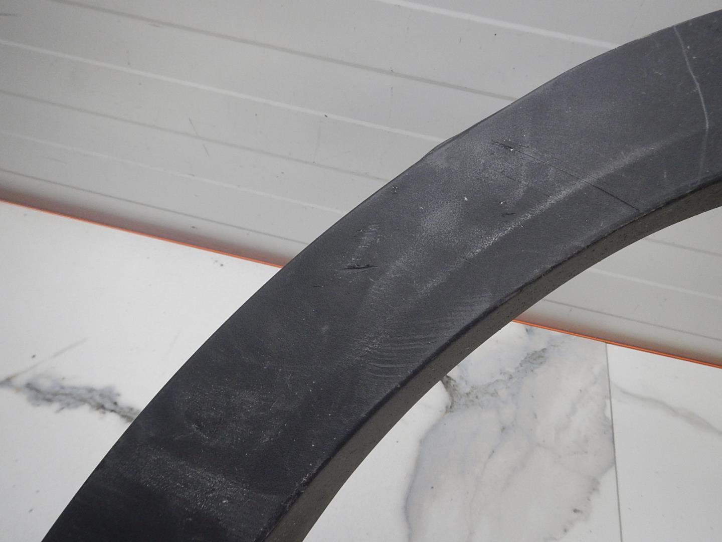 Молдинг задней левой двери