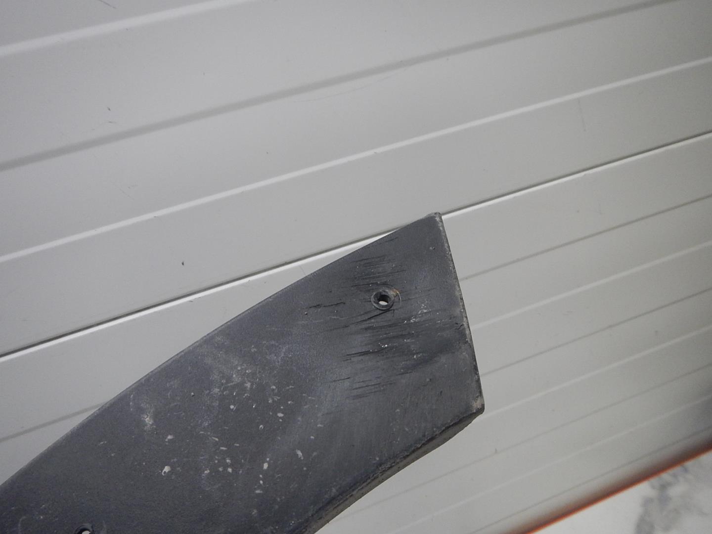 Молдинг задней левой двери