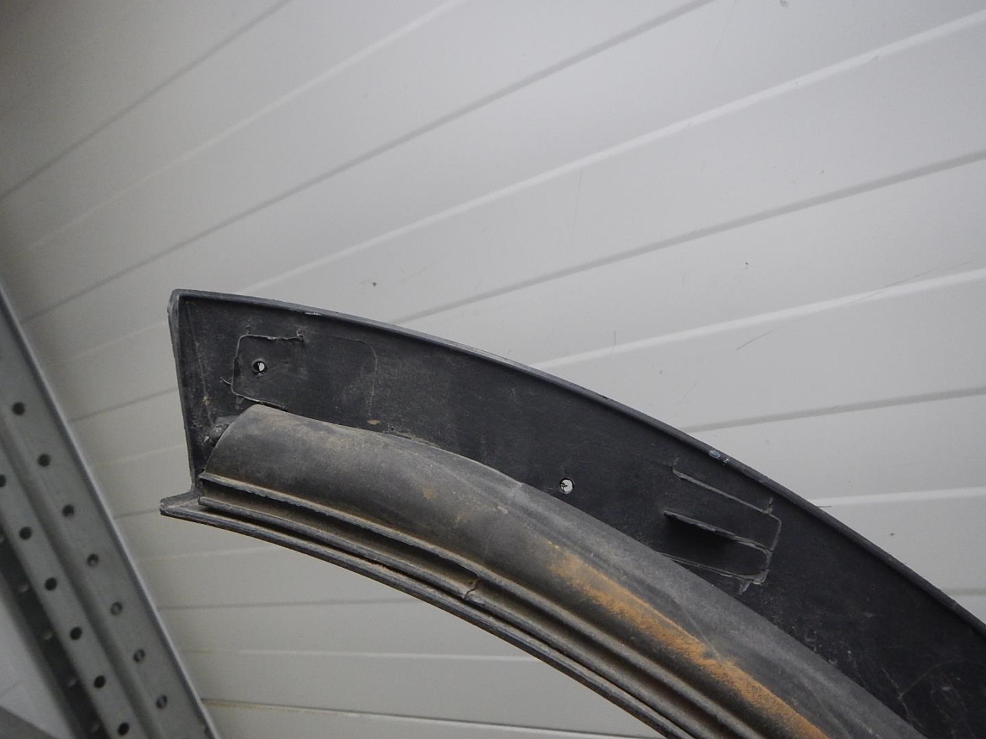 Молдинг задней левой двери