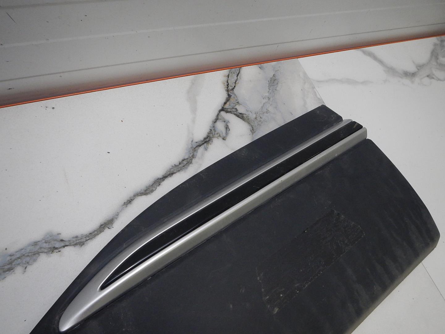 Молдинг задней правой двери