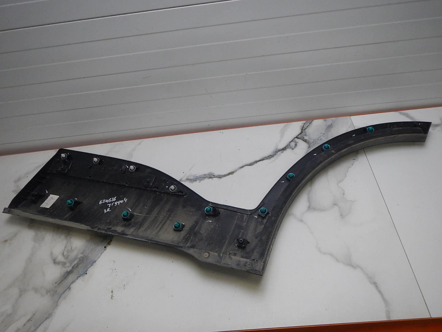 Молдинг задней правой двери