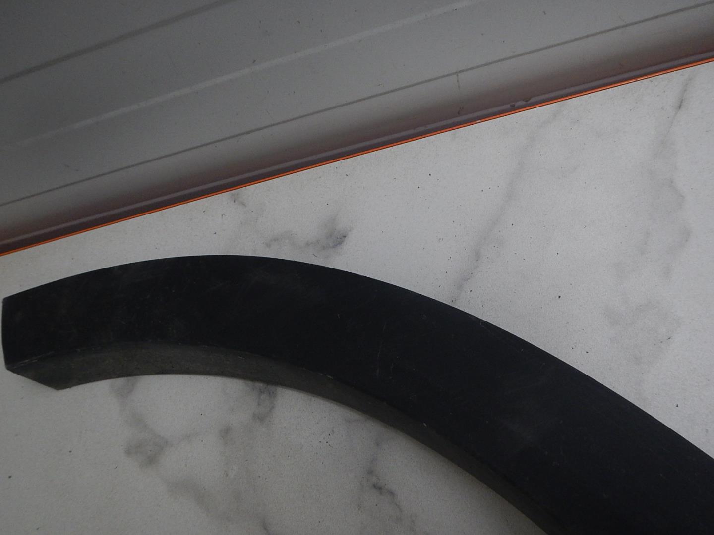 Молдинг задней правой двери