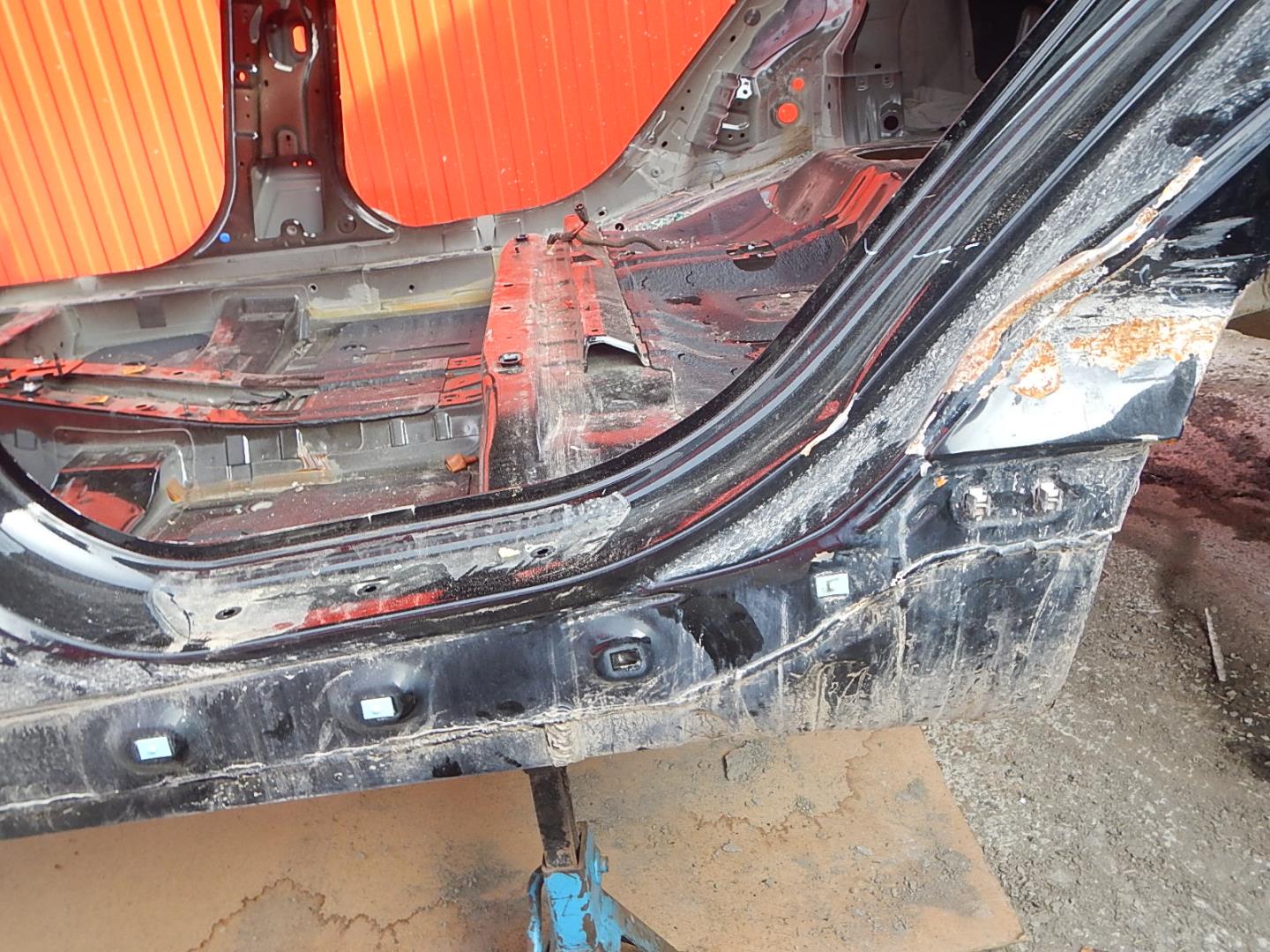 Порог со стойкой левый