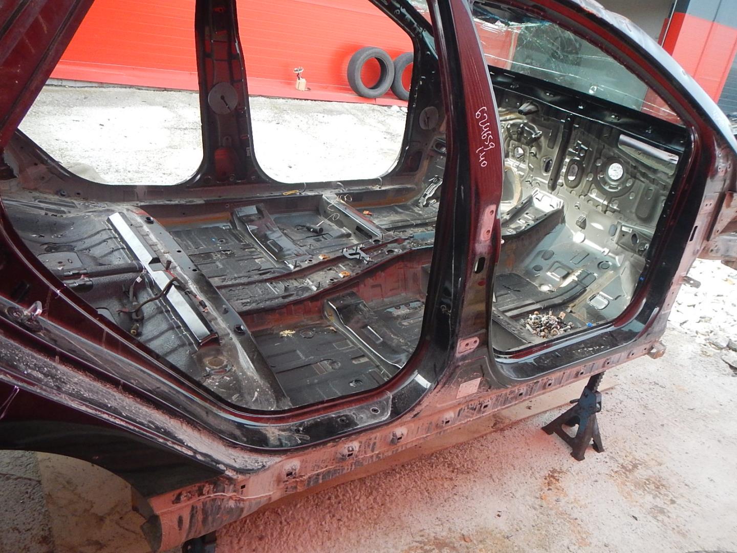 Порог со стойкой правый