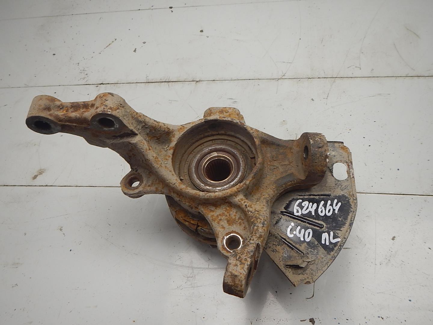 Кулак поворотный передний левый